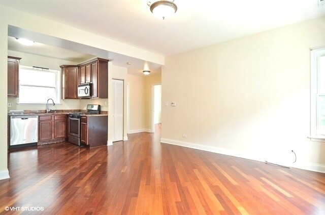 Foto del edificio - 4654 N St Louis Ave