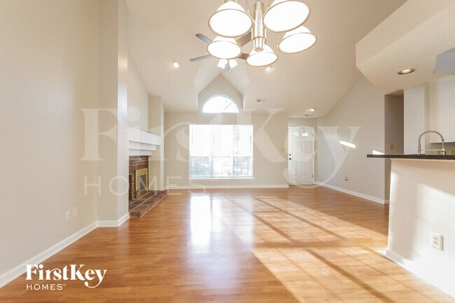 Foto del edificio - 6627 Flat Creek Dr