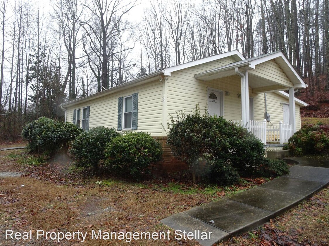 Foto principal - 3 br, 1 bath House - 2691 West Currahee St...