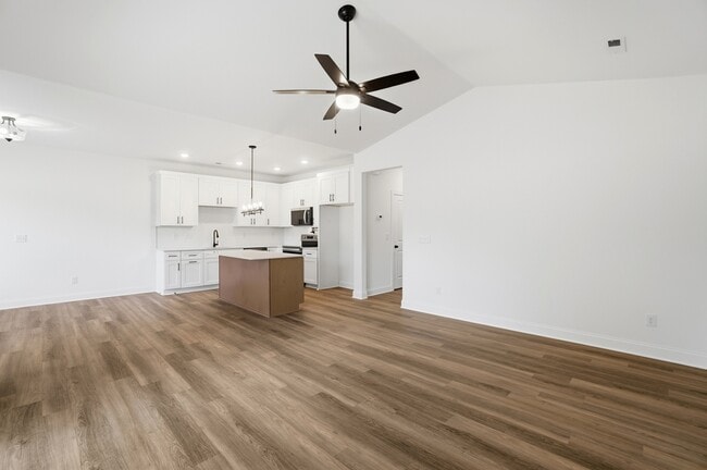 Building Photo - 201 Dale Dr