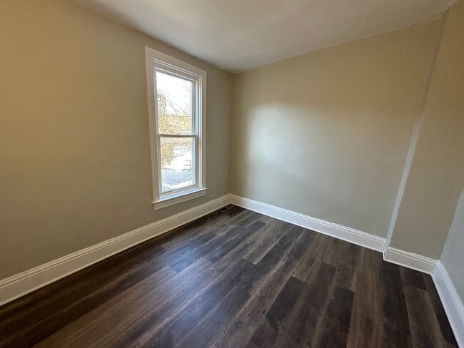 Building Photo - Large 2 bedroom House for Rent