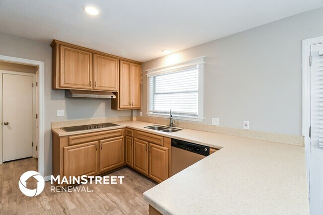 Foto del edificio - 5011 Bedford Forest Dr