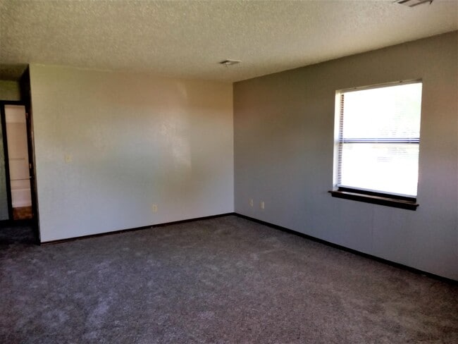 Building Photo - 1403 Nancy Dr