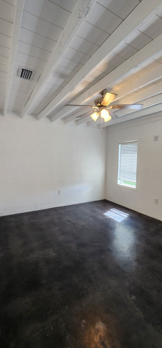 Building Photo - 1576 Avocado Ave
