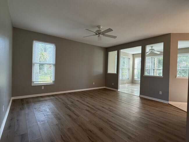 Building Photo - 1340 Charleston Square Dr