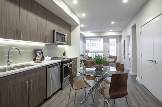 Building Photo - The Windsor - Britannia Block