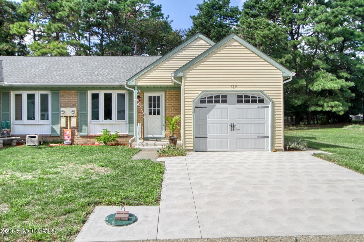 Foto principal - 12A Birchwood Dr