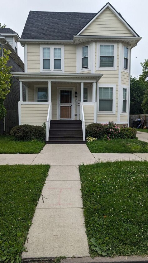 Foto del edificio - 4 Bedroom, 1.5 Bathroom Single Family Home...
