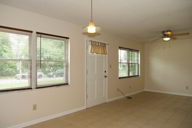 Foto del edificio - Clean, Bright & Move-In Ready! 3-Bedroom H...