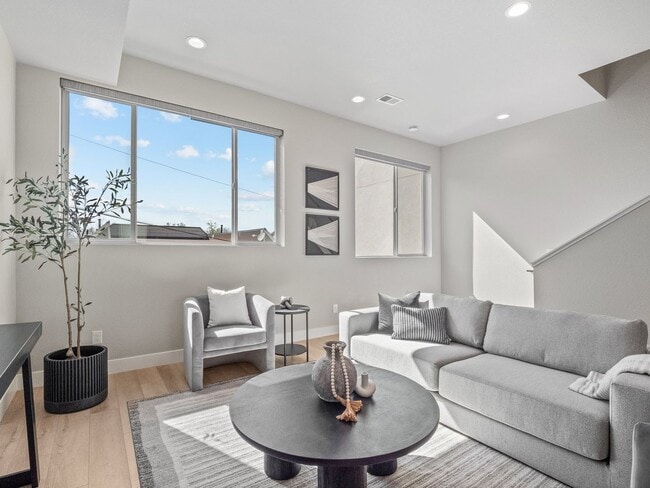Modern Townhome with Mountain Views in One... - Modern Townhome with Mountain Views in One...