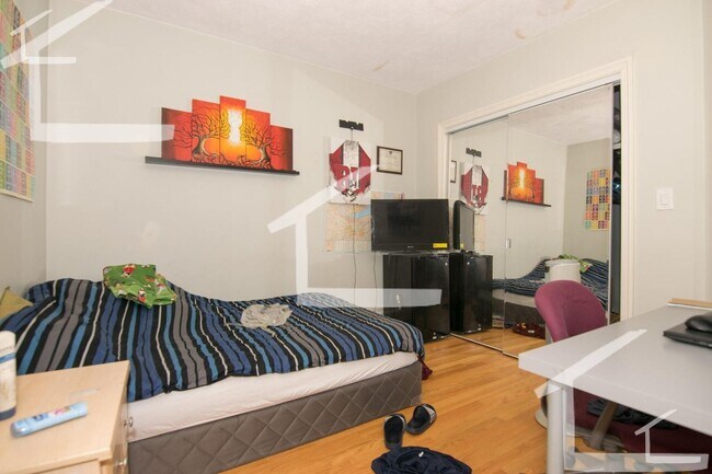 Foto del edificio - BRIGHTON 3.5 BED/2 BATH ON 2 FLOORS