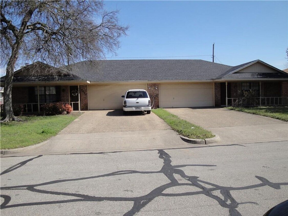 Foto principal - 2300 Kirby Lee St