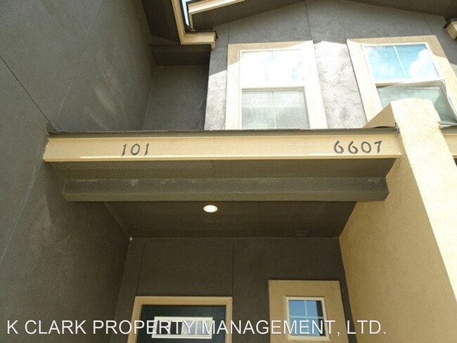 Foto del edificio - 3 br, 2.5 bath House - 6607 MIA WAY #101