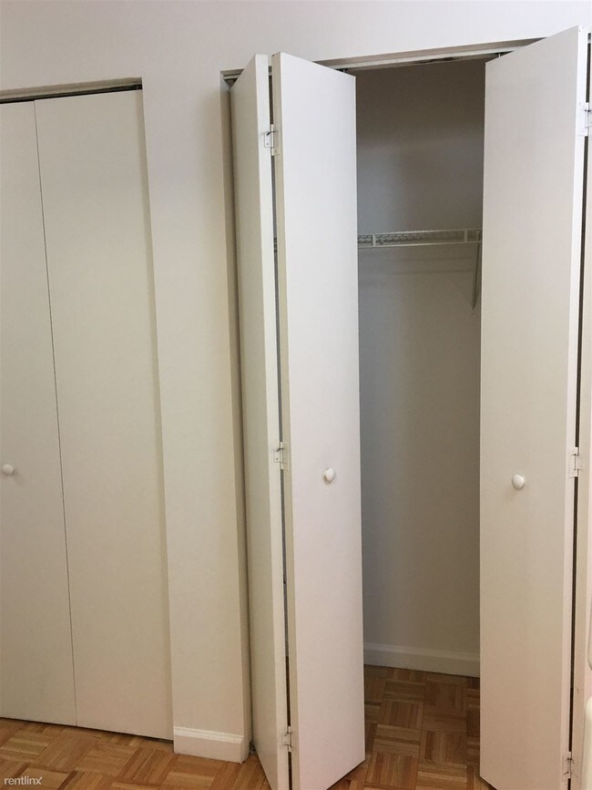Building Photo - 1 br, 1 bath Apartment - 13849 Barclay Ave 6B