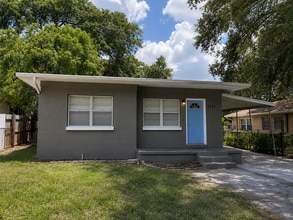 Building Photo - 2211 W Woodlawn Ave