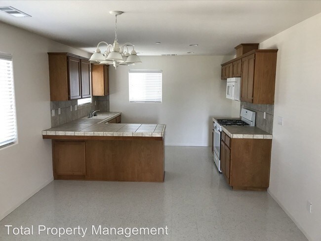 Foto del edificio - 2 br, 2 bath Apartment - 2140 W. Lark Ave.