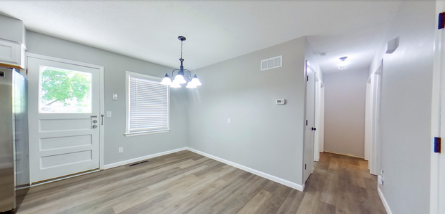 Building Photo - 3D Tour Available + Fully Remodeled West S...