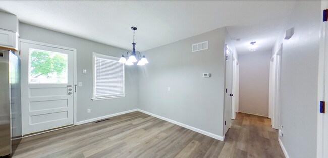 Foto del edificio - 3D Tour Available + Fully Remodeled West S...