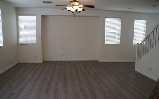 Foto del edificio - 494 Newberry Springs Dr