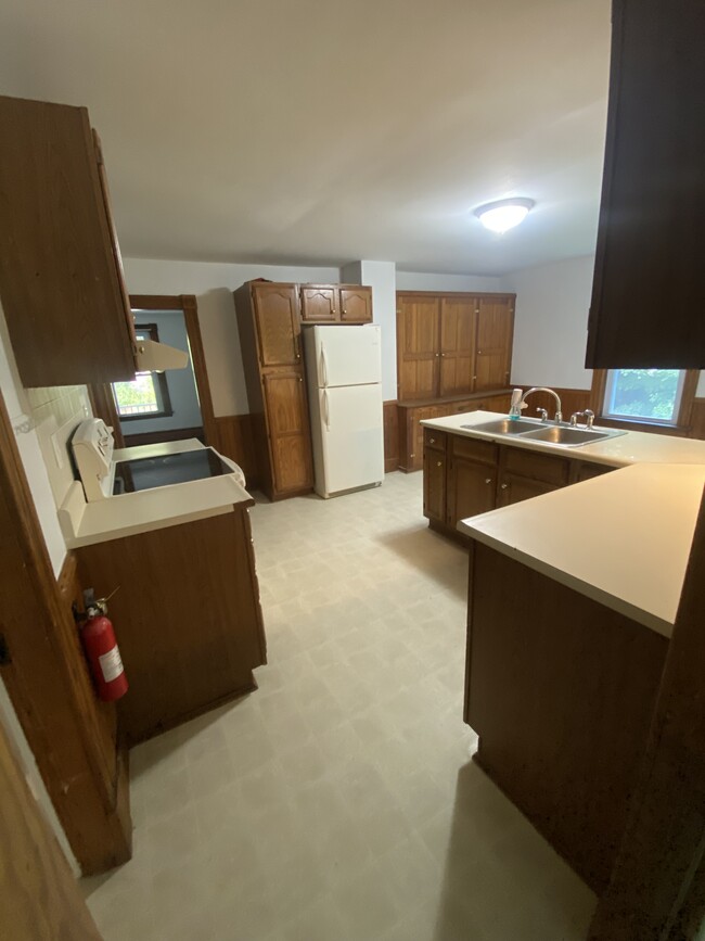 Kitchen/eating area - 15 Beaver Pond Rd