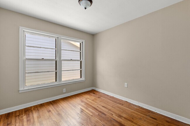 Building Photo - 3404 Leland Ave