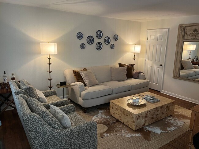 Foto del edificio - 2 Bedroom/ 1 Bath Apartment in Hillsboro V...