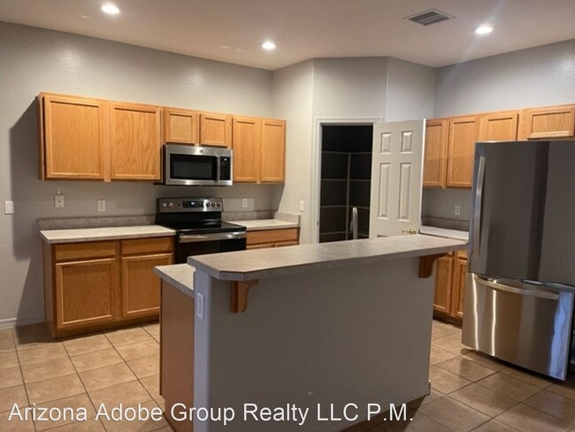Building Photo - 3 br, 2 bath House - 1649 E. Vista De Montana