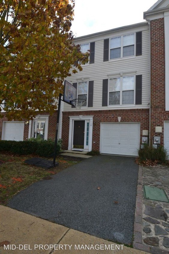 Foto principal - 3 br, 3.5 bath House - 16 Crenshaw Court