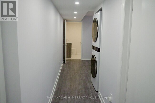 Building Photo - 400 Finch Ave