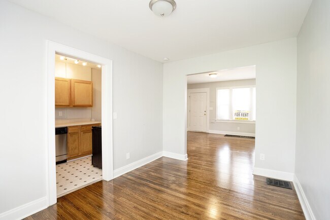 Building Photo - 438 Columbian Ave