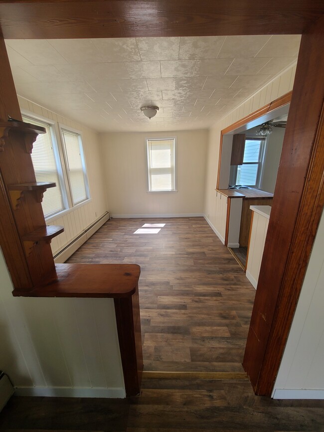 Dining room - 554 Mill St