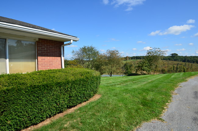 Sunbury Estates - Sunbury Estates Apartments