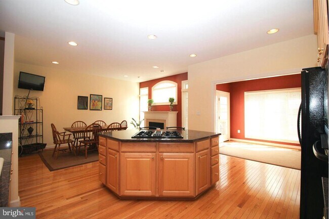 Foto del edificio - 4553 Fair Valley Dr