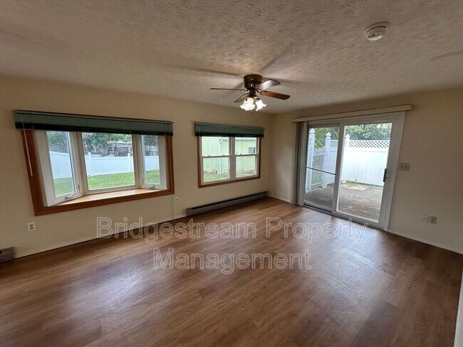 Foto del edificio - 7281 Klyemore Dr
