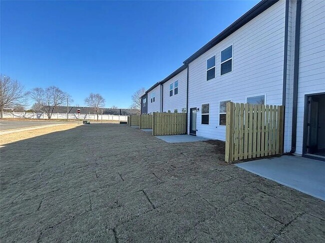 Building Photo - 124 Lauren St