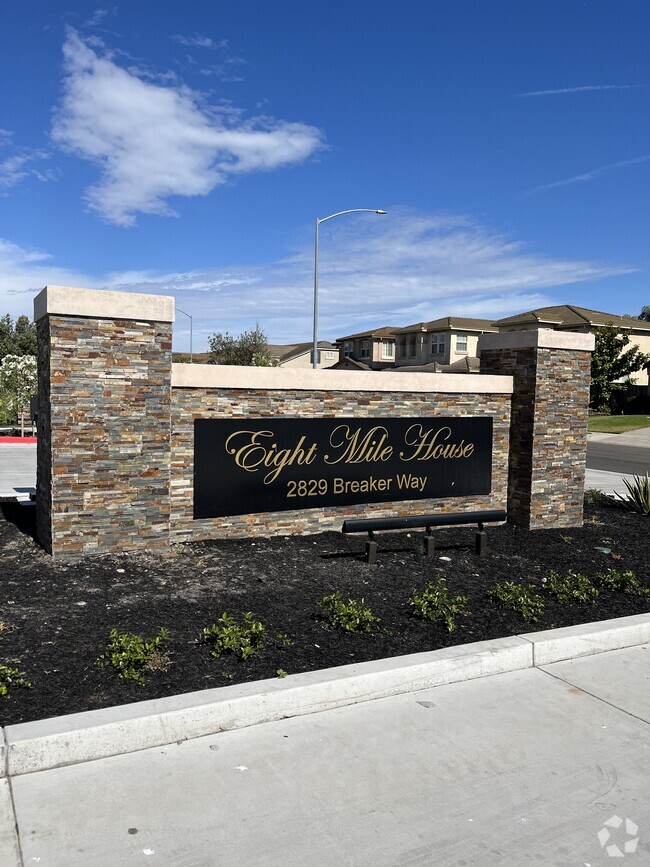 Building Photo - Eight Mile House Apartments