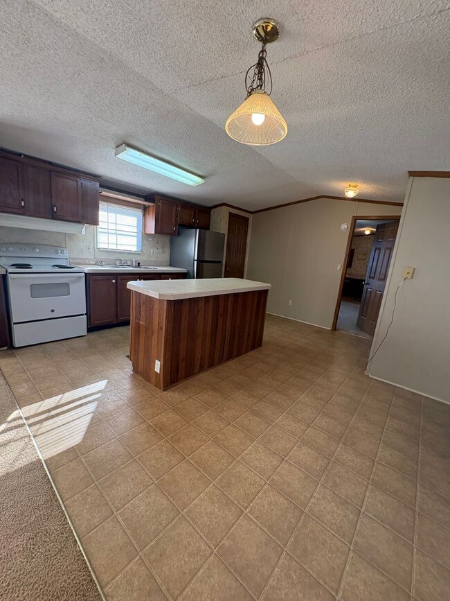 Foto del edificio - Spacious 3 Bed 2 Bath Mobile Home