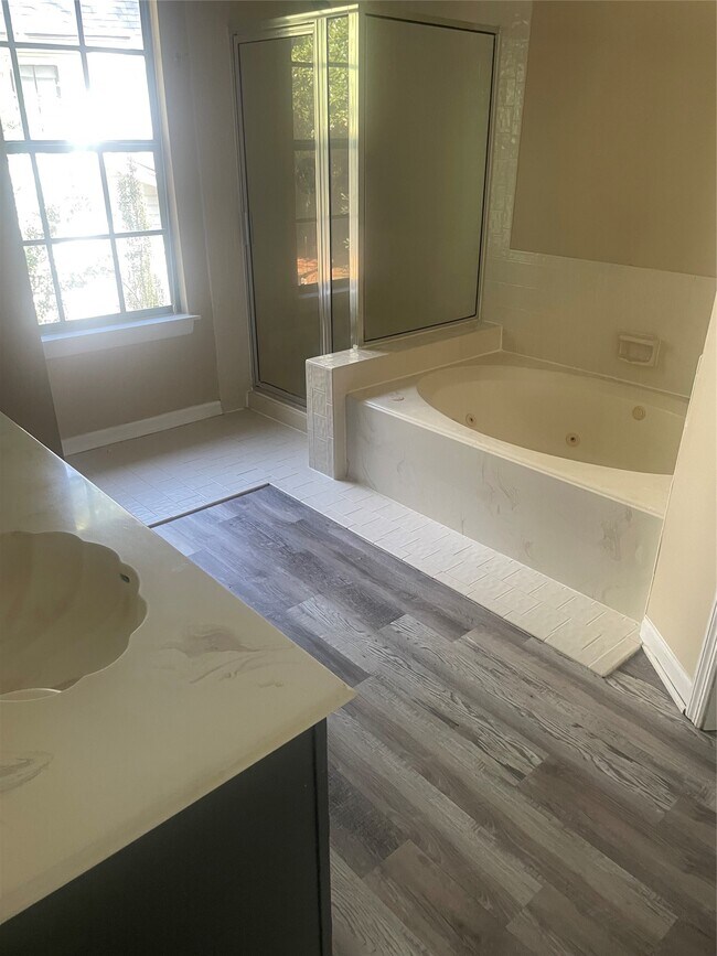 Building Photo - 43 N Pathfinders Cir