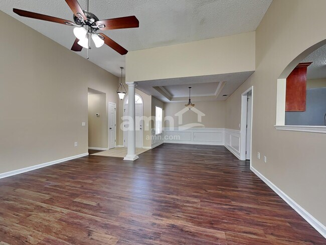 Foto del edificio - 28 Blue Lake St