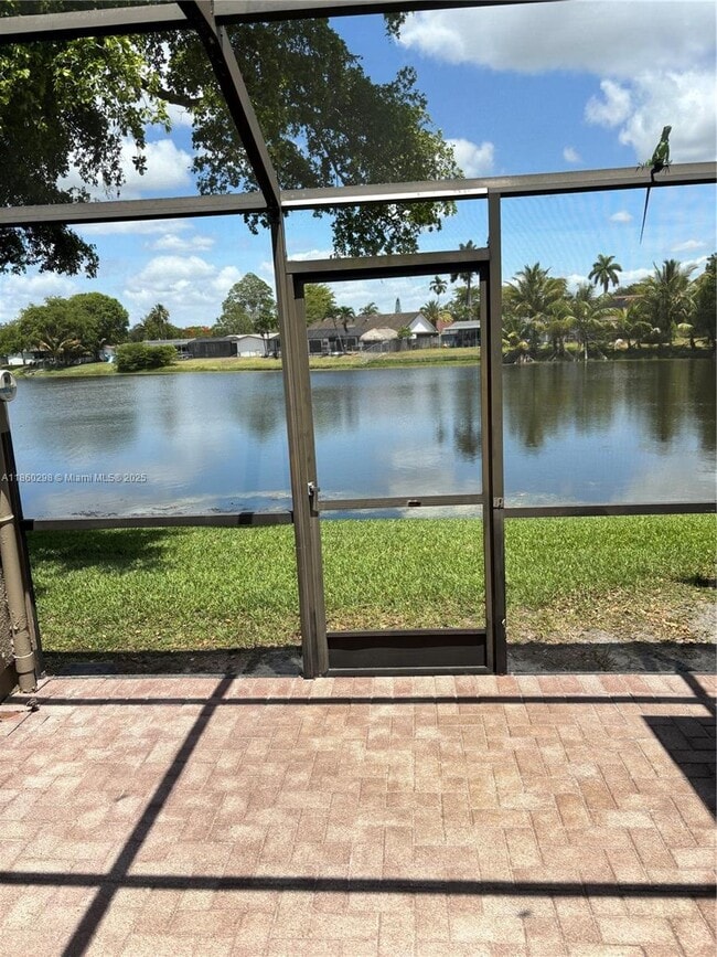 Foto del edificio - 11001 N Lakeview Dr