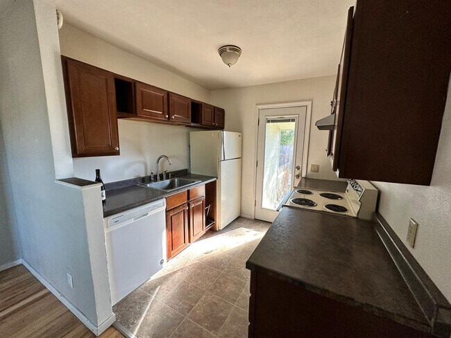 Foto del edificio - 180 E 28th Ave