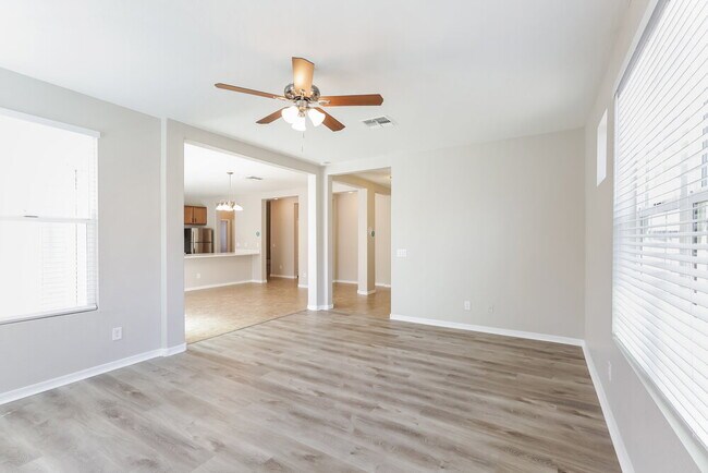 Foto del edificio - 1155 S Osborn Ln