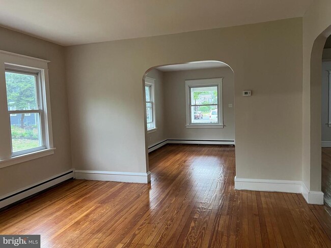 Building Photo - 38 Pressey St
