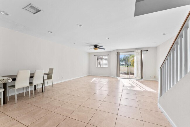 Foto del edificio - 6214 Riverwalk Ln