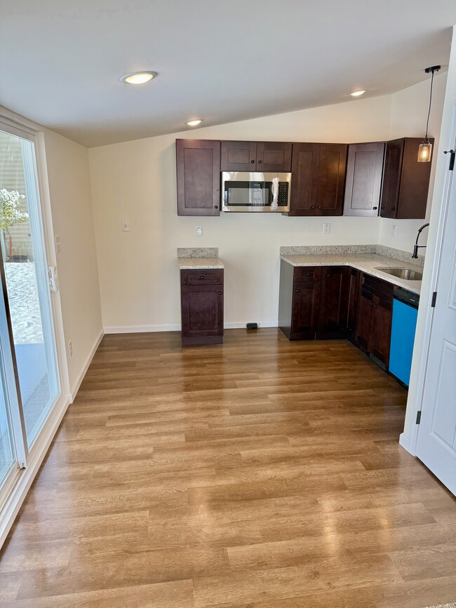 Foto del edificio - 1235 Bloom Rd