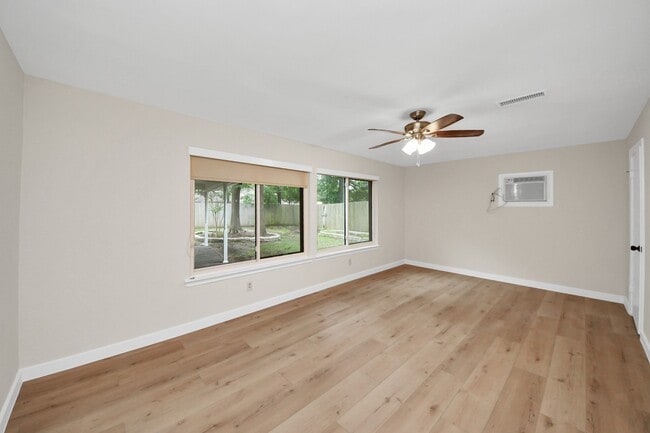 Building Photo - 25511 Many Oak Dr