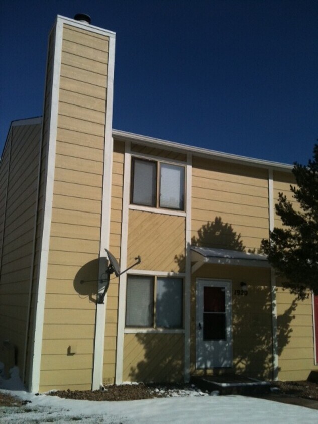 Foto principal - 3 Bedroom Townhome