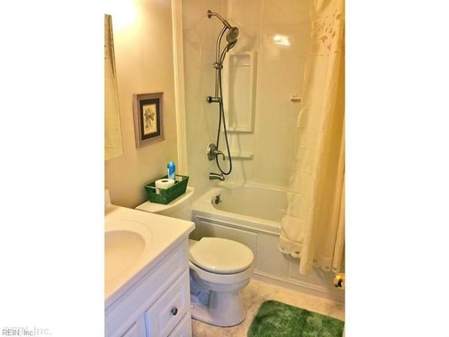 Building Photo - 525 Hillshire Way
