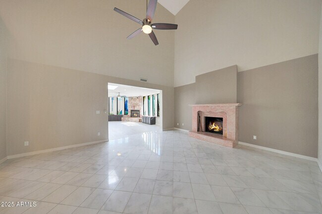 Foto del edificio - 2422 E Oregon Ave