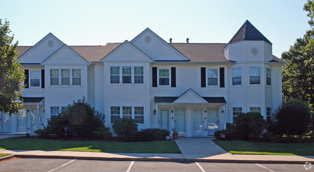 150 Victorian Ln, Medford, NY 11763 Apartments in Medford, NY